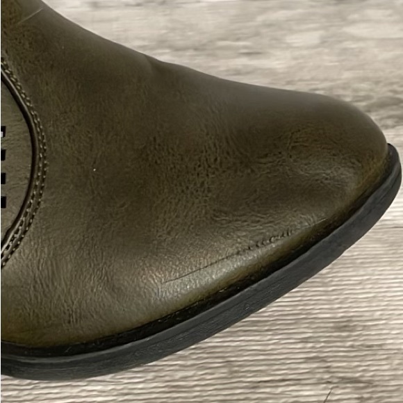 Mark and Maddux booties ,size 6. - Picture 3 of 8